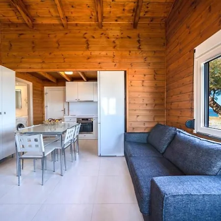 Terra Zeus - Wooden House Beachfront Appartement *